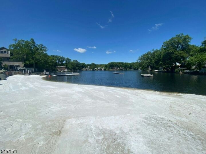 Property Photo:  4 Birch Ln  NJ 07834 
