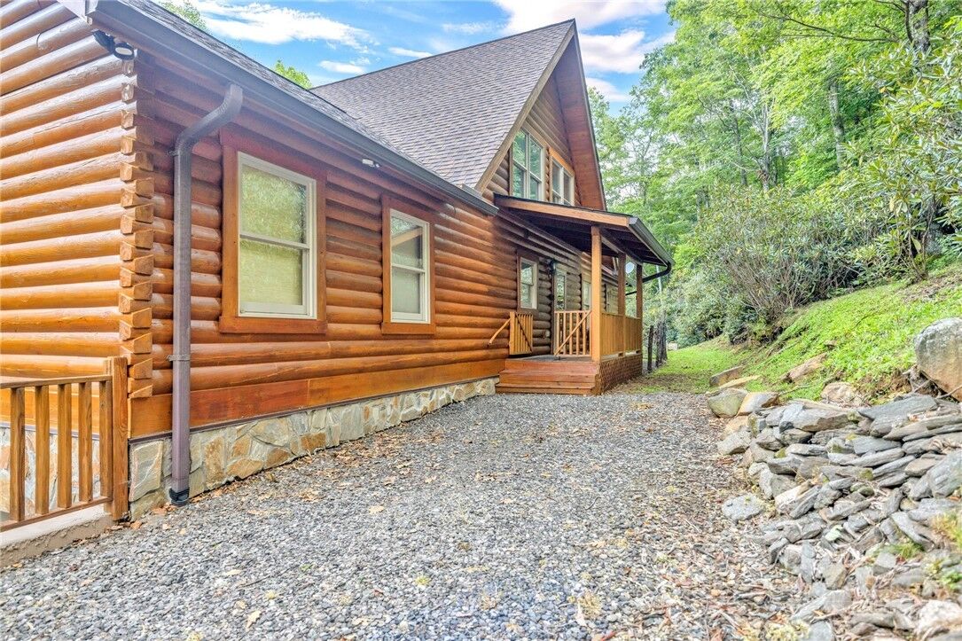Property Photo: 273 Savannah Drive NC 28694