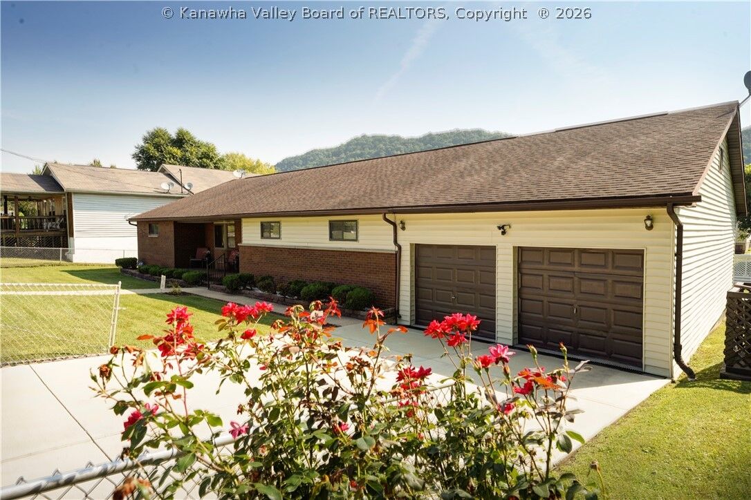 Property Photo:  5912 Starling Drive  WV 25306 