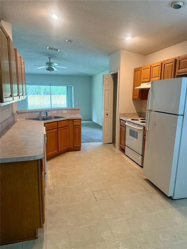 Property Photo:  2021 Sweetfern Place  FL 33810 