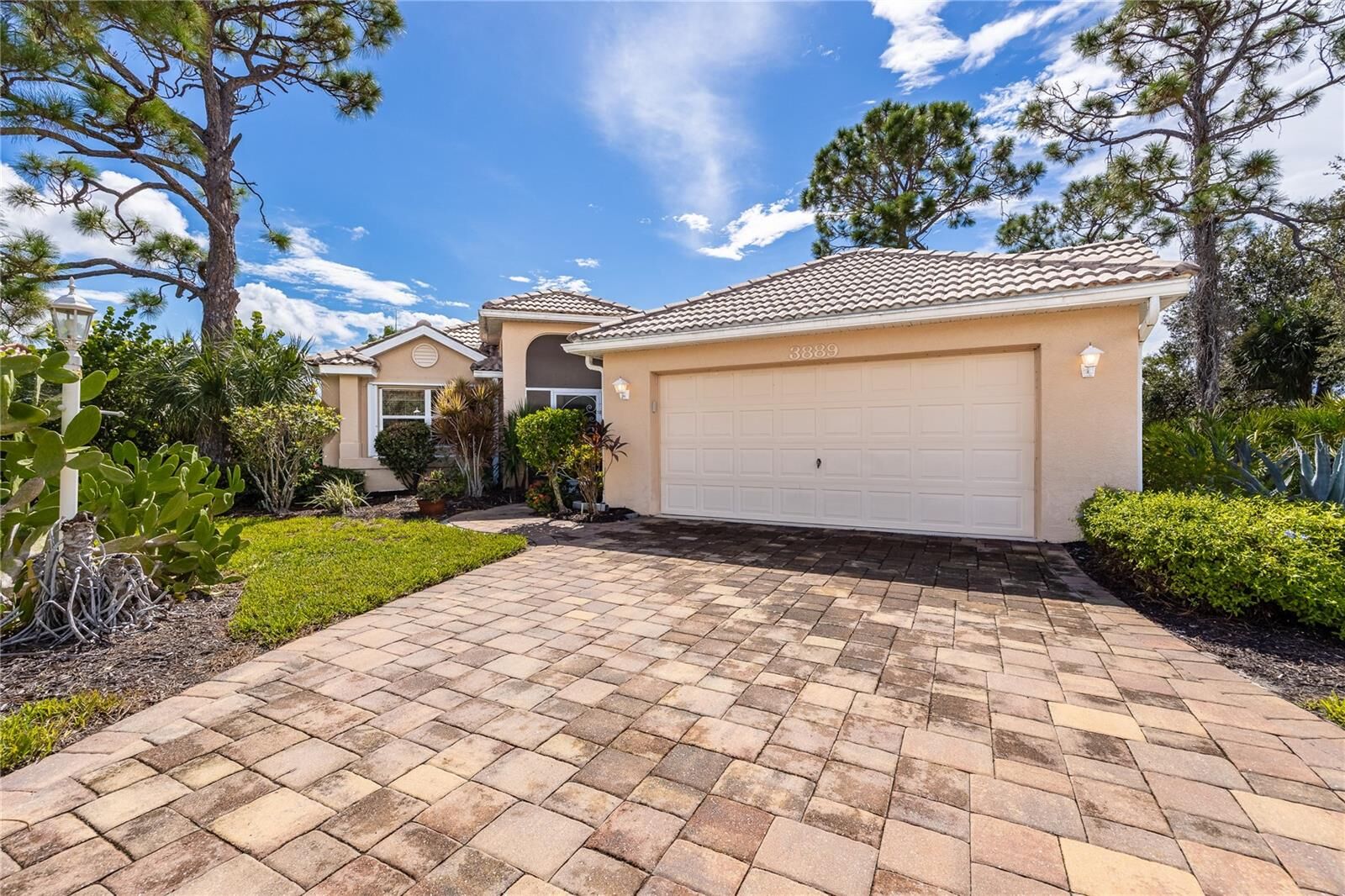 Property Photo: 3889 Cape Cole Boulevard FL 33955