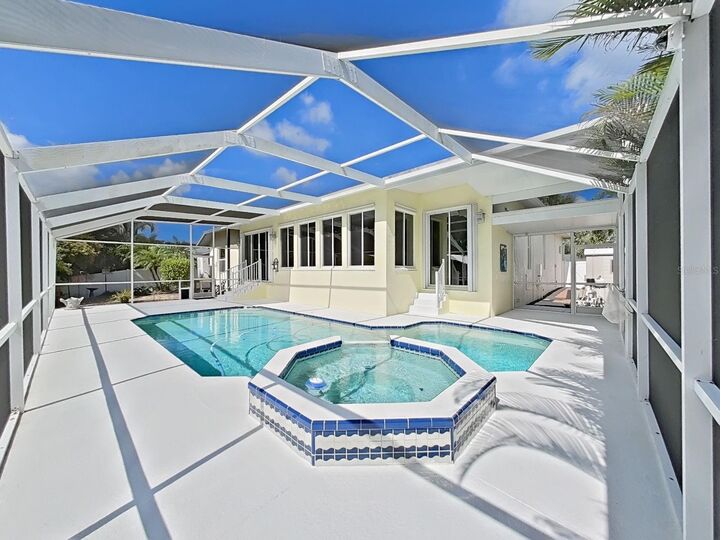 Property Photo:  5819 Imperial Key  FL 33615 