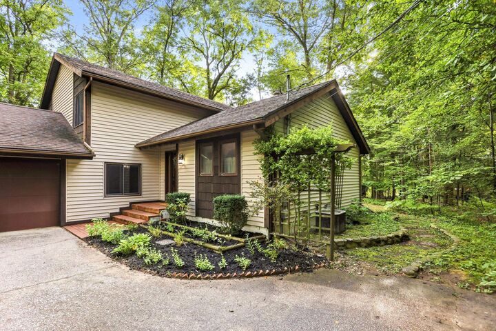 Property Photo:  6212 Sturgeon Creek Parkway Street  MI 48640 