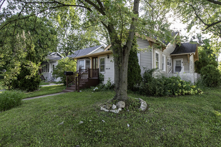 Property Photo:  964 N Lewis Avenue  IL 60085 