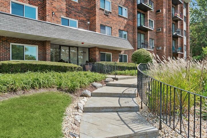 Property Photo:  4711 Saint Joseph Creek Road 2G  IL 60532 