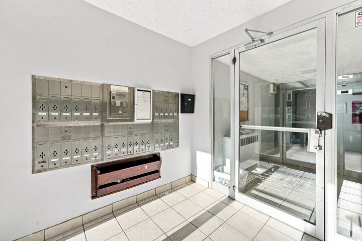 Property Photo:  2025 W Granville Avenue 412  IL 60659 