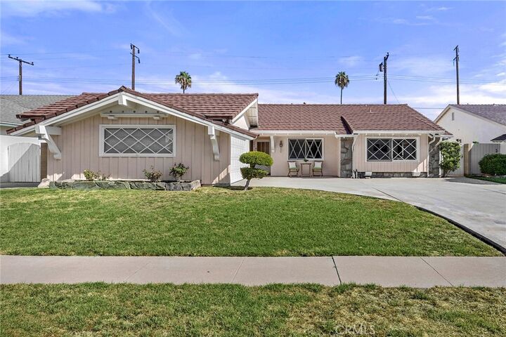 Property Photo:  341 E Parkwood Ave  CA 90631 