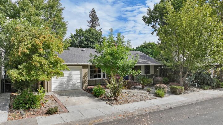 Property Photo:  621 Jones Way  CA 95818 