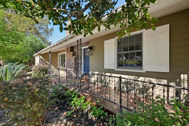Property Photo:  621 Jones Way  CA 95818 