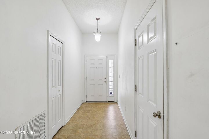 Property Photo: 4321 Campus Hills Circle FL 32218