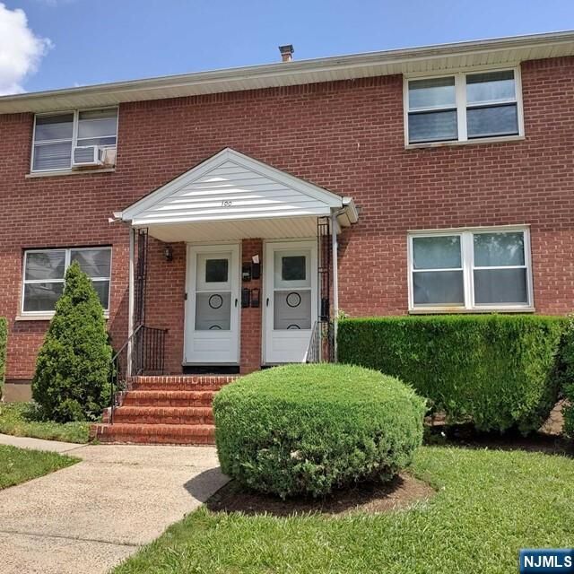 Property Photo:  100 Clinton Place 2E  NJ 07601 