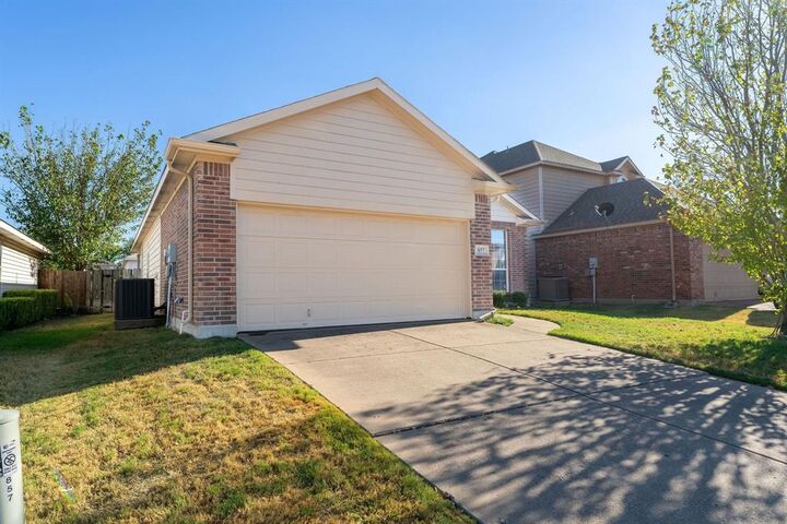 Property Photo:  857 Rio Bravo Drive  TX 76052 