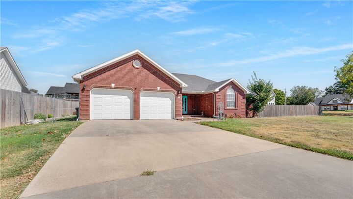 Property Photo: 808 E Parks Street AR 72753