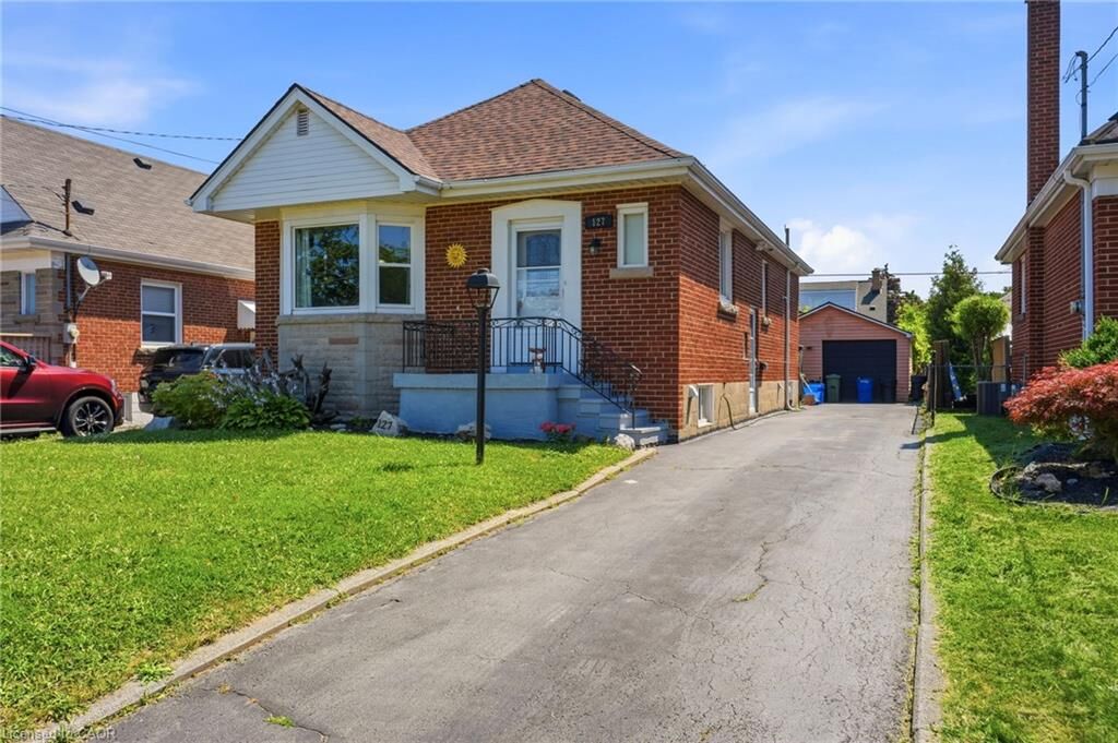 Property Photo:  127 Taylor Avenue  ON L8K 3T1 