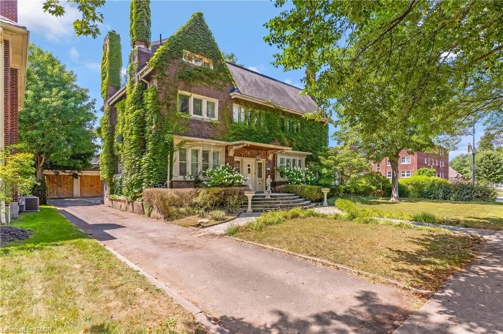 Property Photo:  122 Dufferin Avenue  ON N3T 4R1 