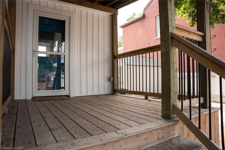 Property Photo:  115 Elgin Street Main  ON L8L 4X9 