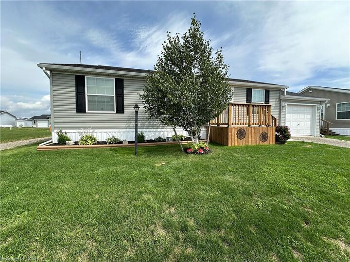 Property Photo:  14 Copper Beech Drive  ON N0A 1L0 