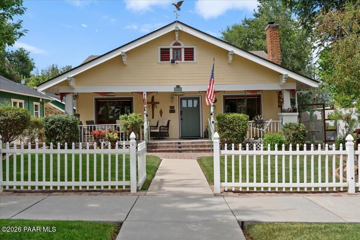 Property Photo:  230 N Mount Vernon Avenue  AZ 86301 