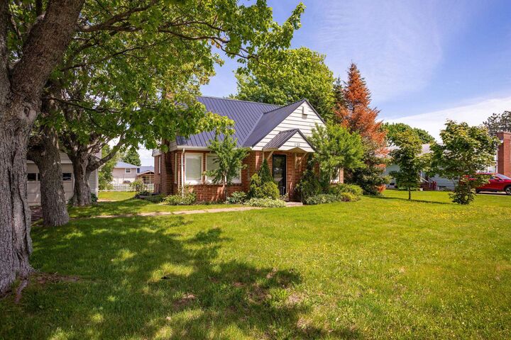 Property Photo:  122 Brackley Point Road  PE C1A 6Y4 