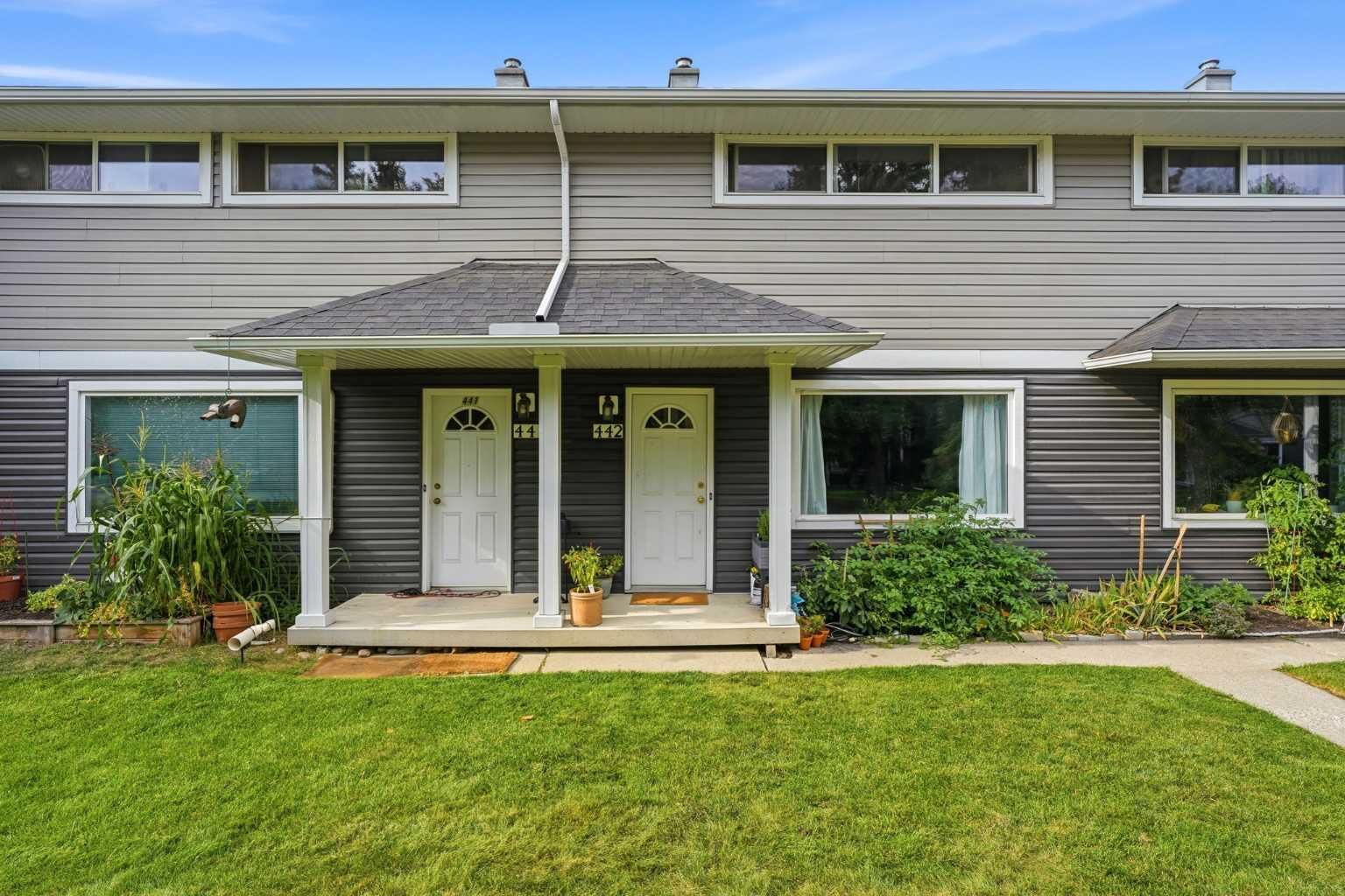 Property Photo:  442 Regal Park NE  AB T2E 0S6 