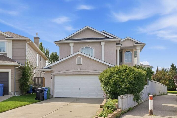 Property Photo:  135 Millview Gardens SW  AB T2Y 3Y3 