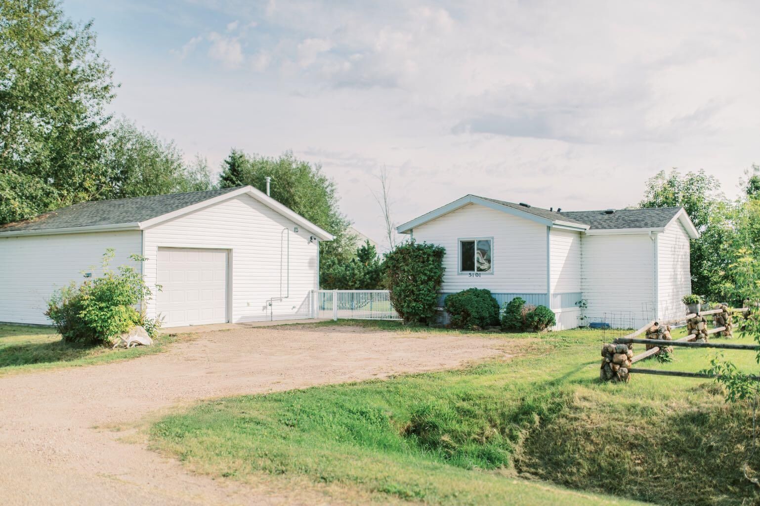 Property Photo:  5101 49 Avenue  AB T0C 0N0 