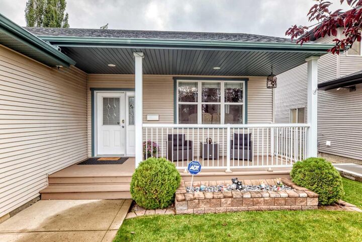 Property Photo: 4486 54A Avenue Crescent AB T4G 1X8