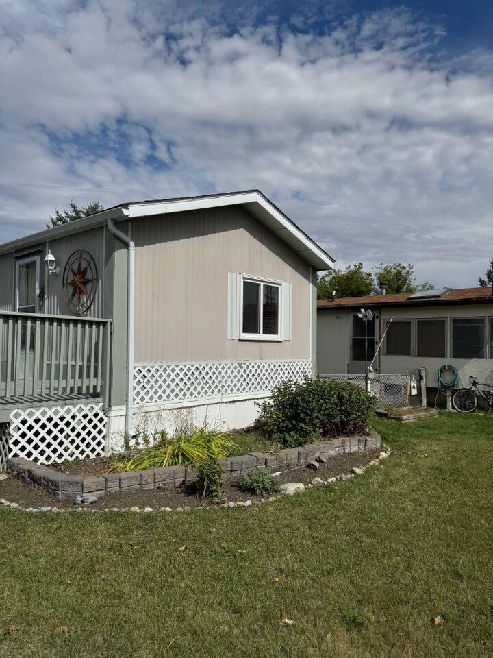 Property Photo:  508 Home Place  AB T1V 1K1 