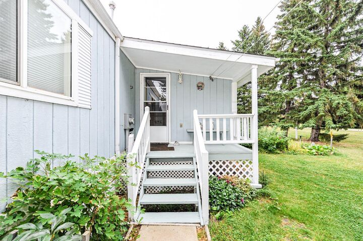 Property Photo:  117 Railway Avenue  AB T0B 3Y0 