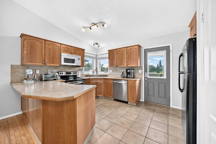 Property Photo:  91 Jennings Crescent  AB T4P 4G1 