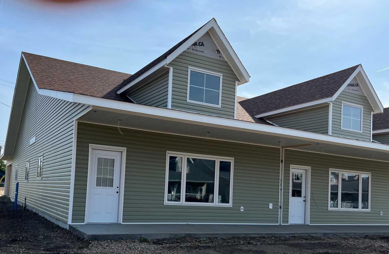 Property Photo:  5011 C 49 Street  AB T0C 2L0 