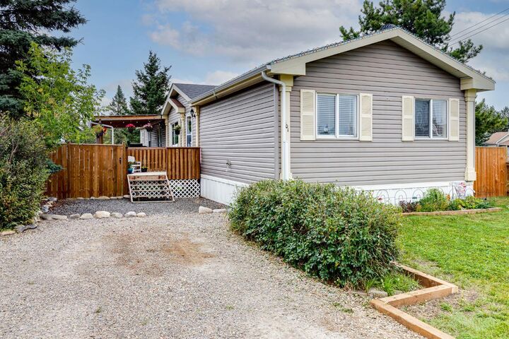 Property Photo:  201 4 Street NW  AB T0M 1X0 