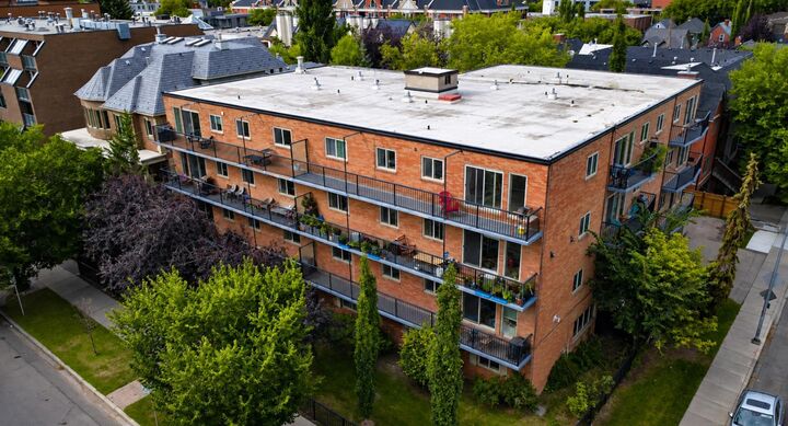 Property Photo: 808 Royal Avenue SW 205 AB T2T 0L3