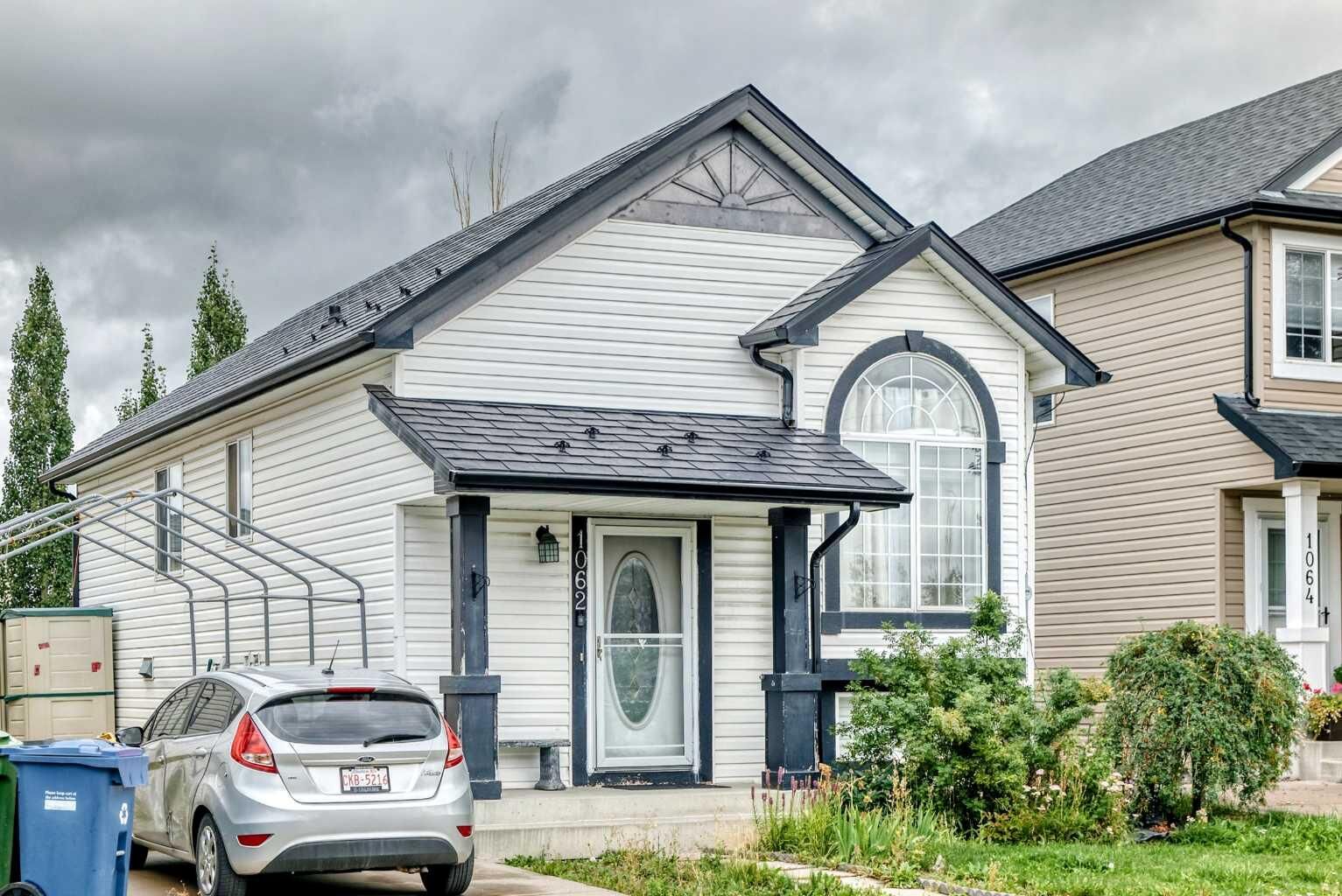 Property Photo:  1062 Bridlemeadows Manor SW  AB T2Y 4L1 