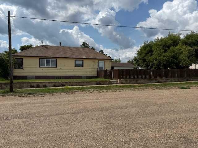 Property Photo:  5040 51 Street  AB T0B 1V0 