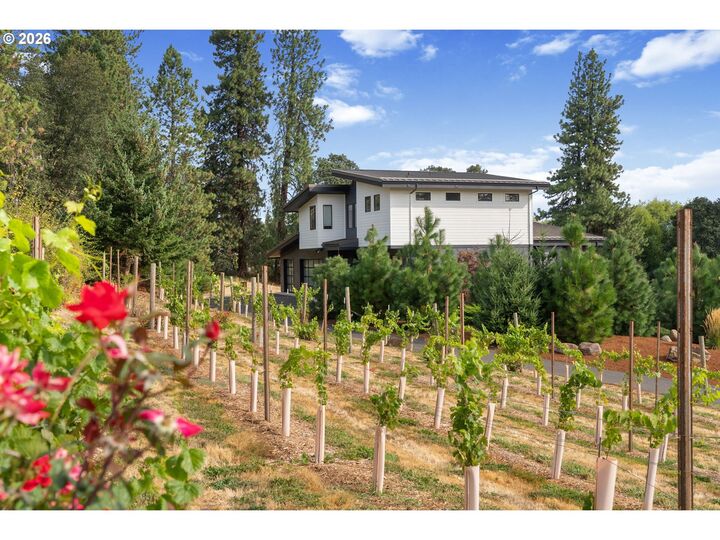 Property Photo: 4320 Alpenglow Dr OR 97031