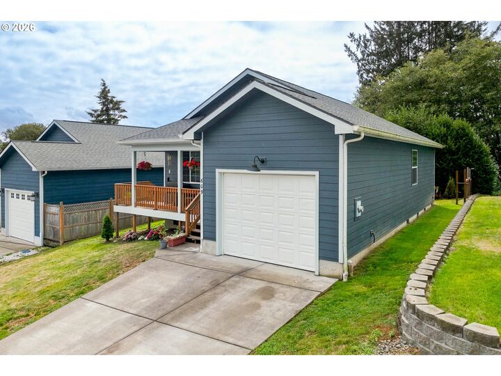 Property Photo:  609 Vine Maple Ln  OR 97118 