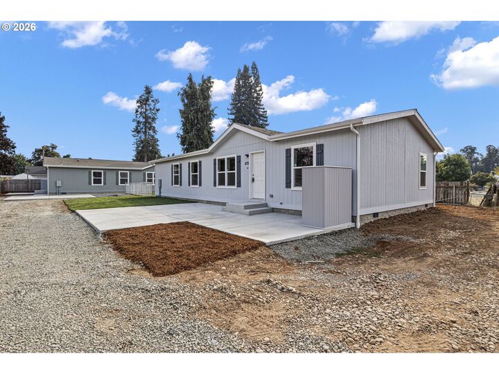 Property Photo:  675 N 16th St  OR 97424 