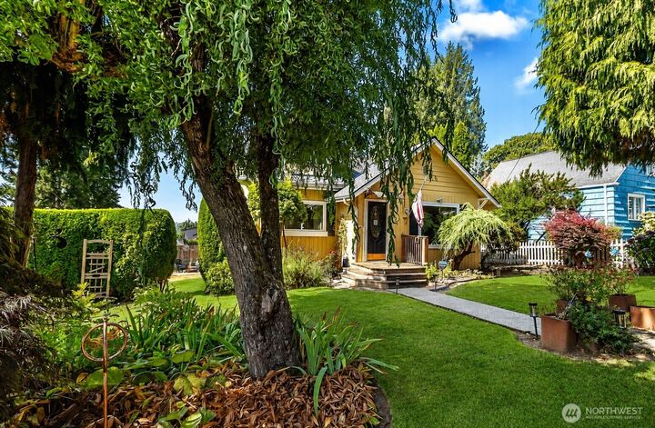 Property Photo: 326 Avenue I WA 98290