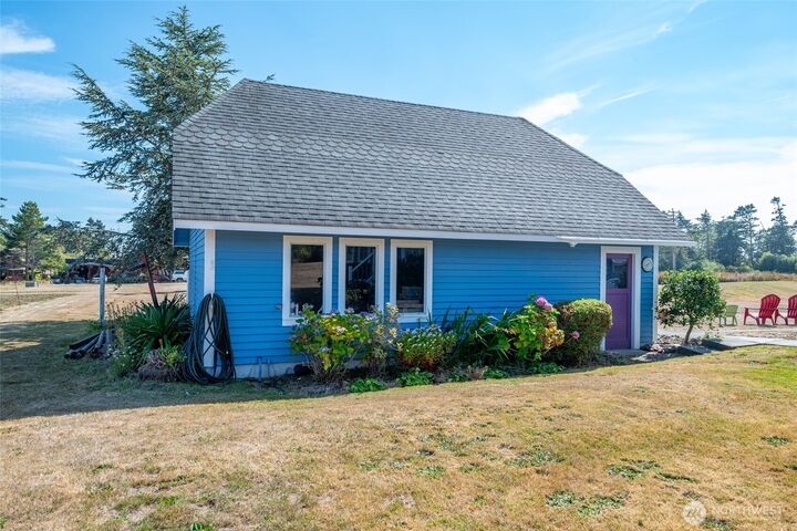 Property Photo:  1230  Windward Way  WA 98239 