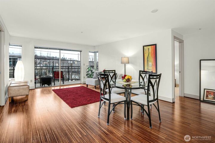 Property Photo: 1550 Eastlake Avenue E 203 WA 98102