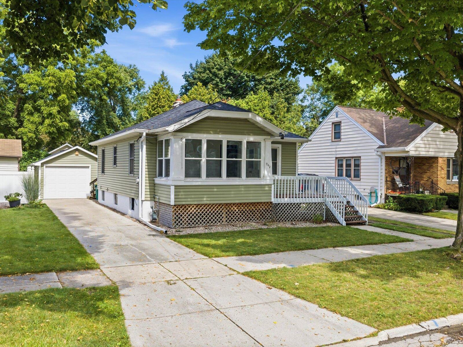 Property Photo:  942 Division Street  WI 54303-2947 