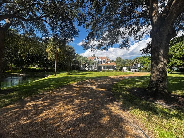 Property Photo:  4786 Ridgewood Road E  FL 33436 