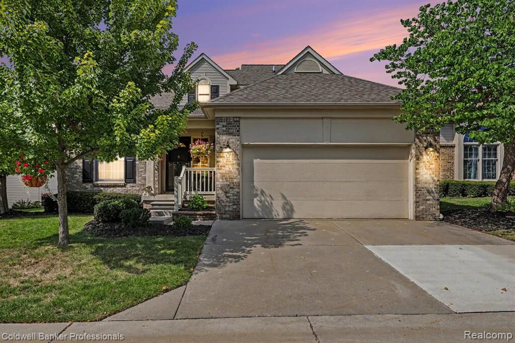 Property Photo:  613 Rolling Hills Lane  MI 48446 