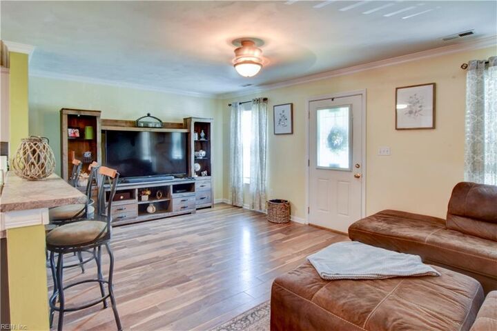 Property Photo: 1522 Lilac Ave VA 23325