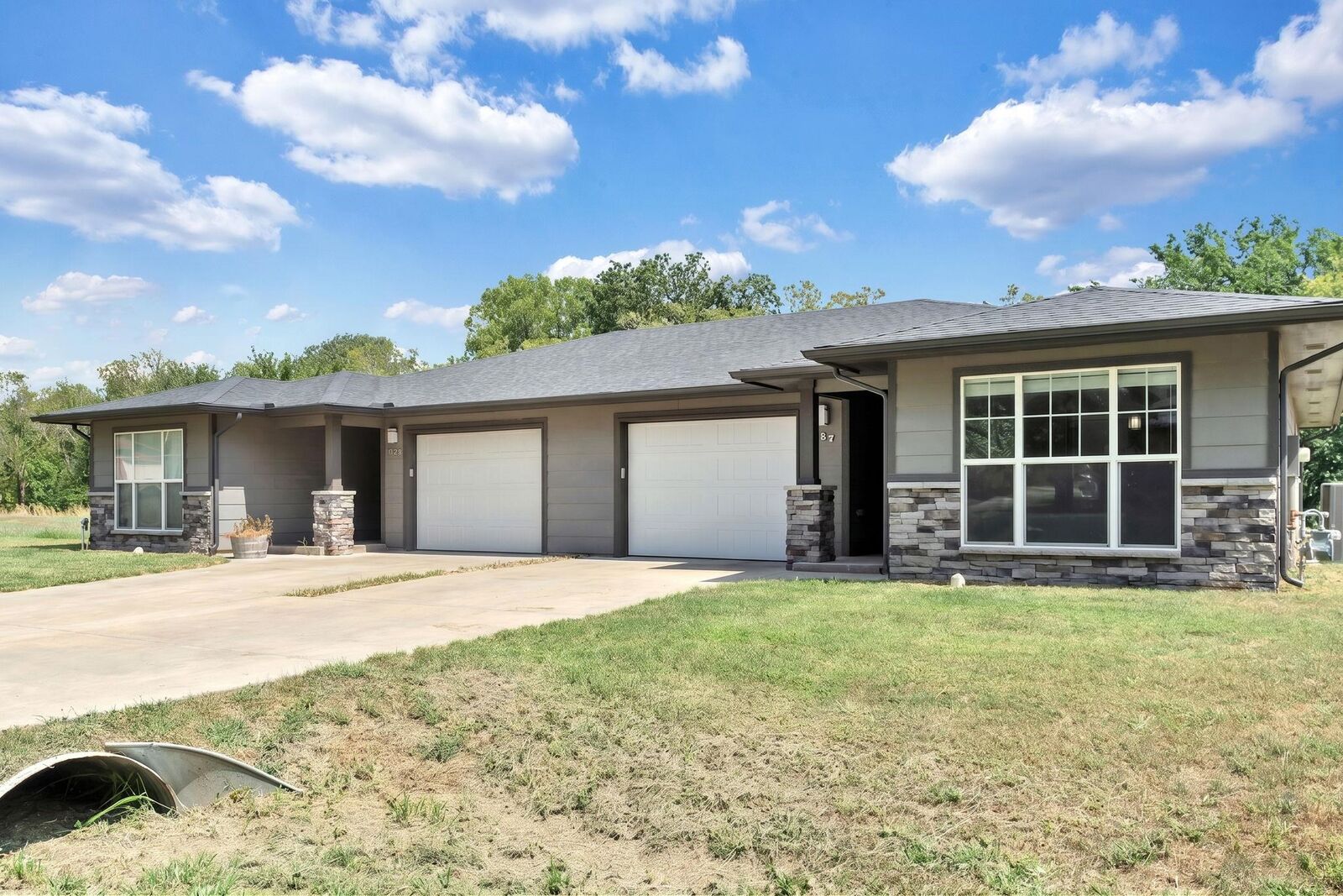 Property Photo:  1027-1029 N H St  KS 67152 