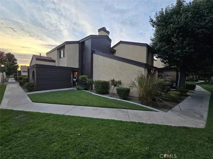Property Photo:  5500 Lennox 2  CA 93309 