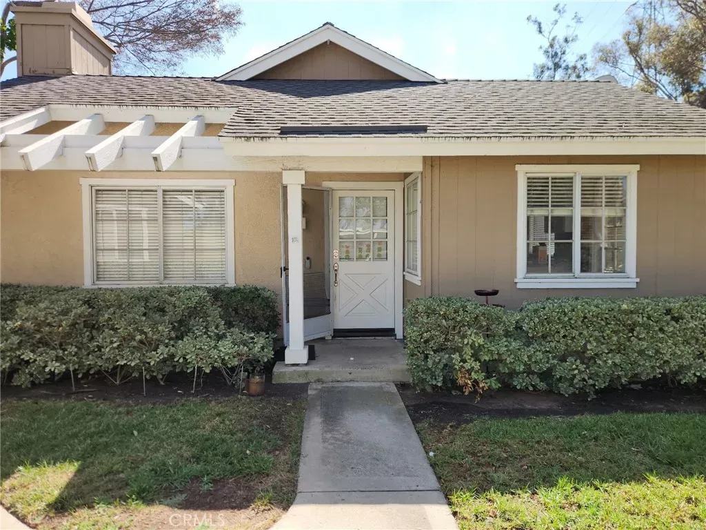 Property Photo: 33 Fairside CA 92614