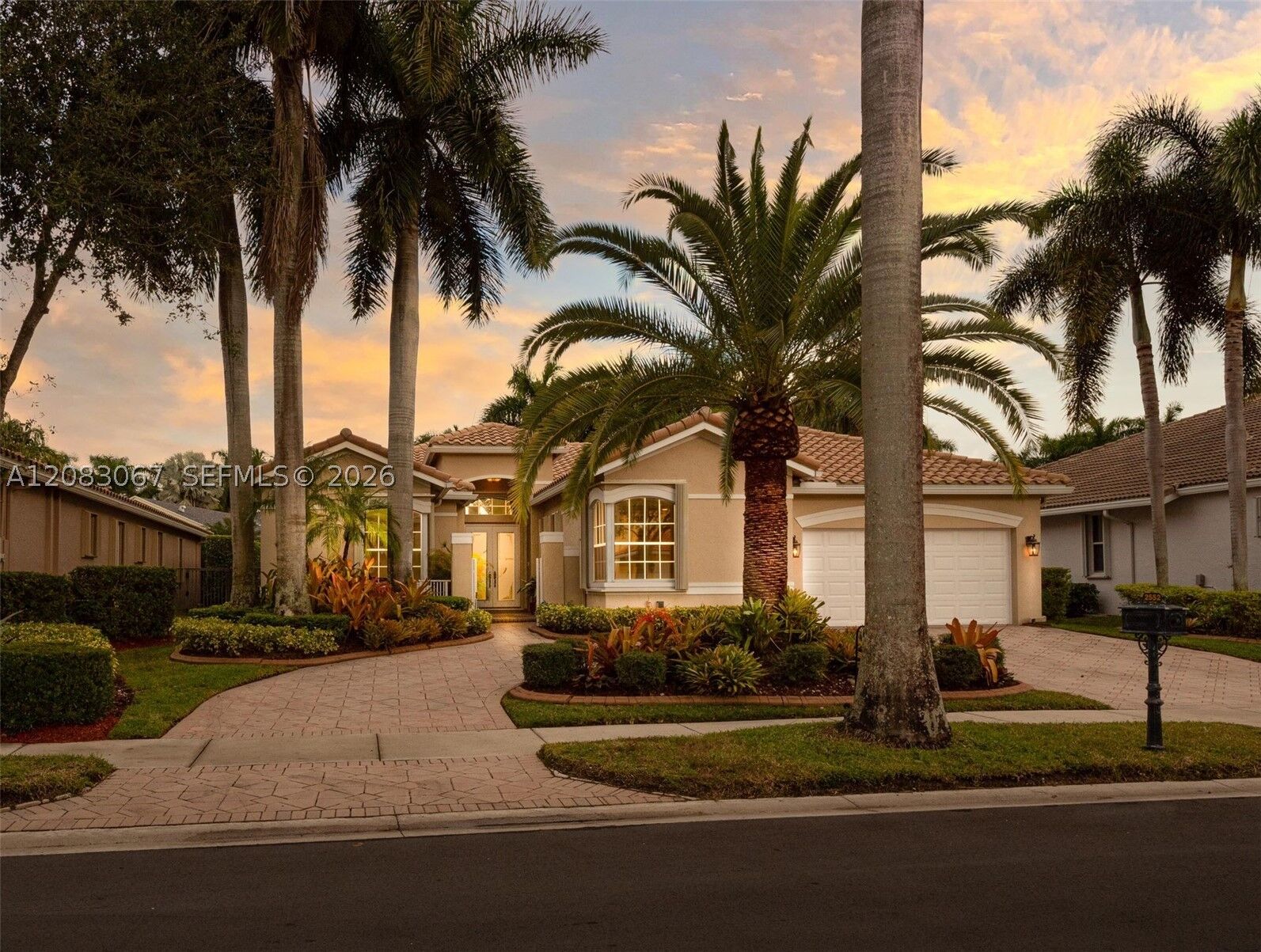 Property Photo: 2552 Jardin Ln FL 33327