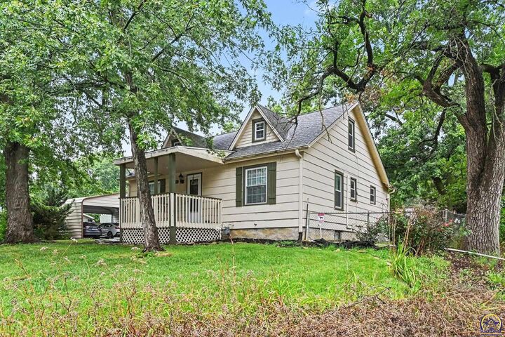 Property Photo:  2601 SE Wisconsin Ave  KS 66605 